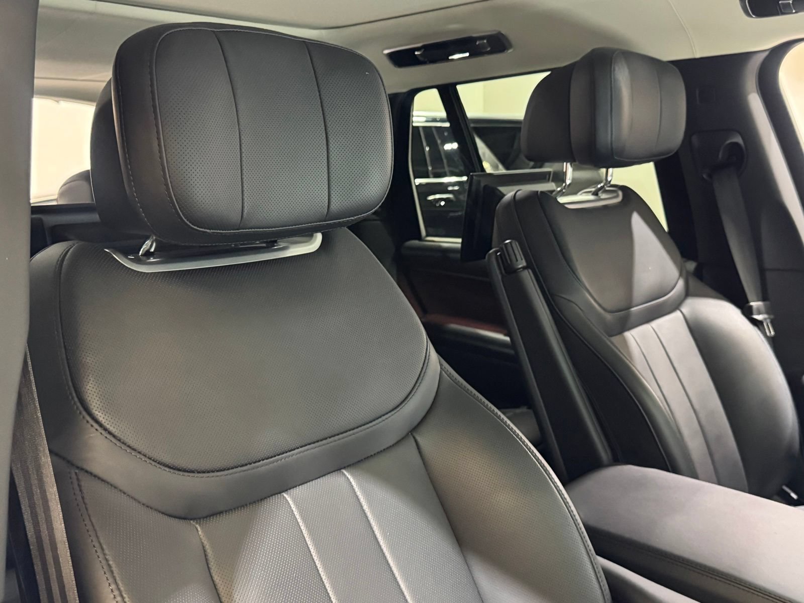 Used 2025 Land Rover Range Rover Autobiography AWD/4WD image 37