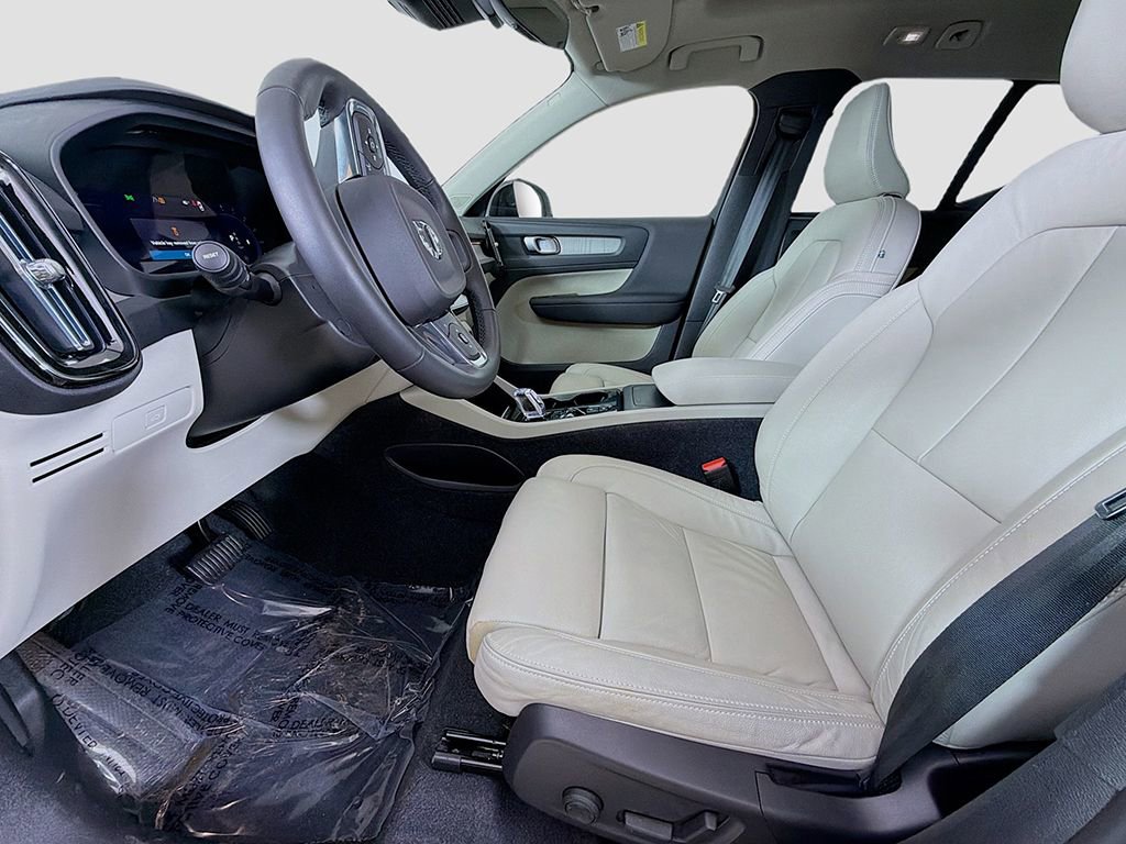 Used 2023 Volvo XC40 B5 Plus w/ Driver Assist Package image 22