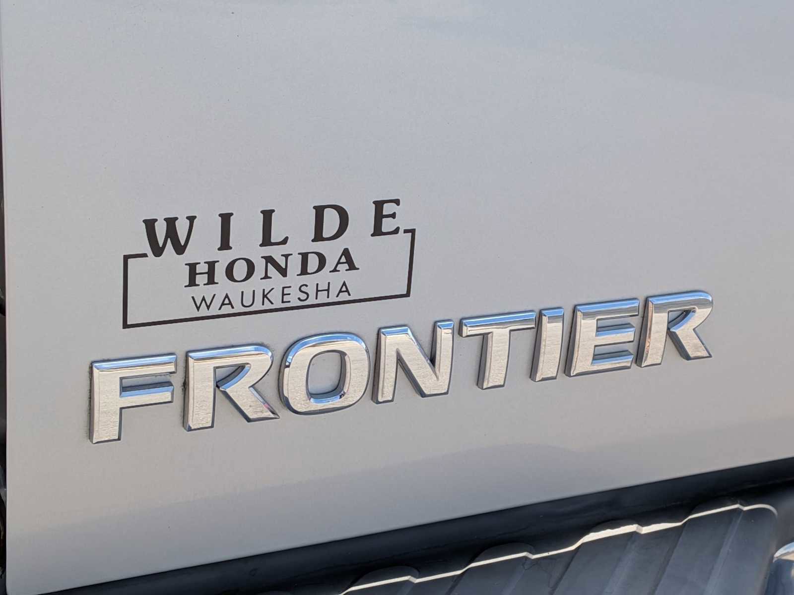 Used 2012 Nissan Frontier SL w/ Moonroof Pkg image 11