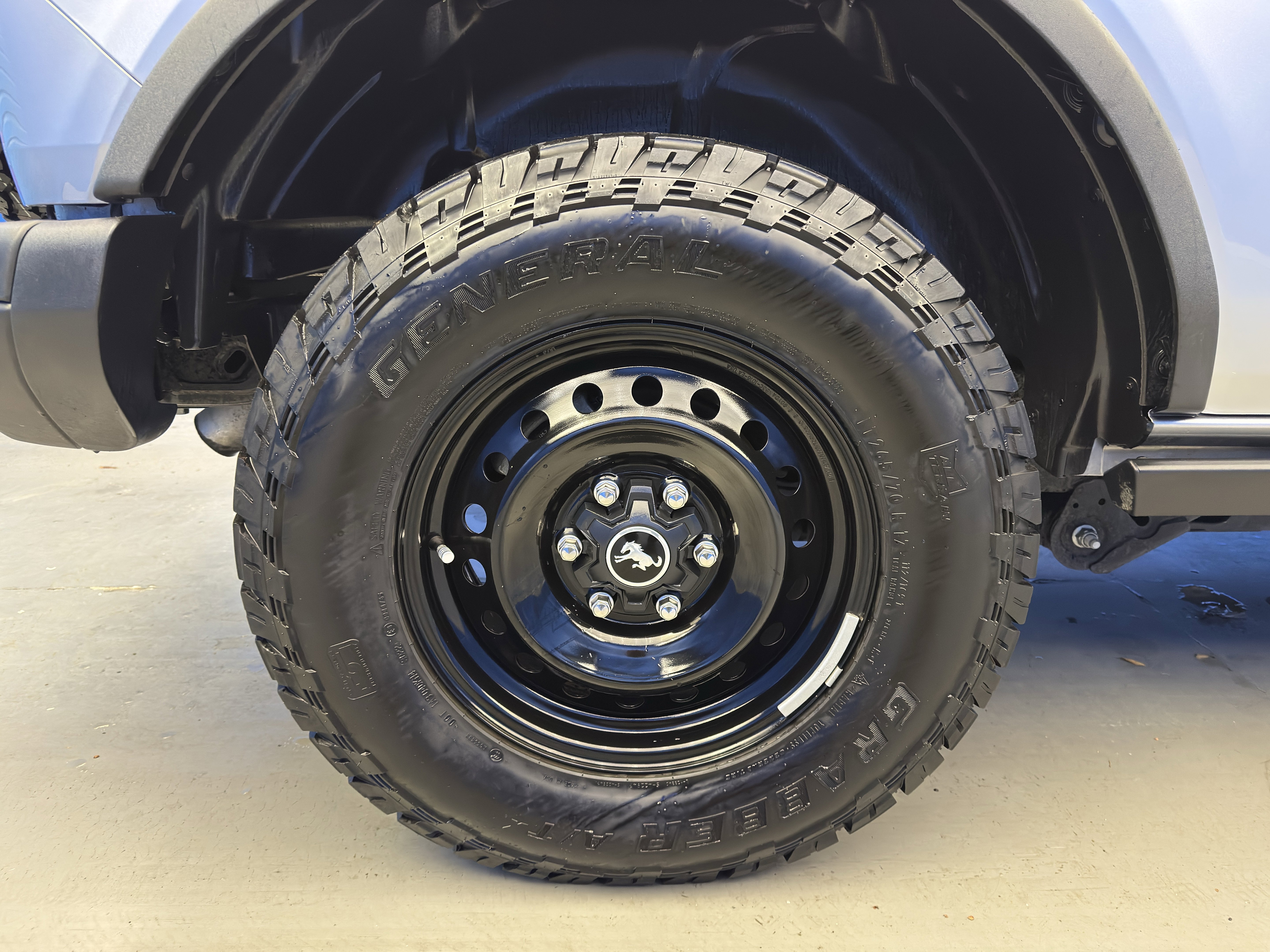 Used 2022 Ford Bronco Black Diamond image 9