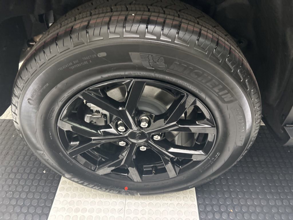 New 2025 Jeep Grand Cherokee Altitude image 10