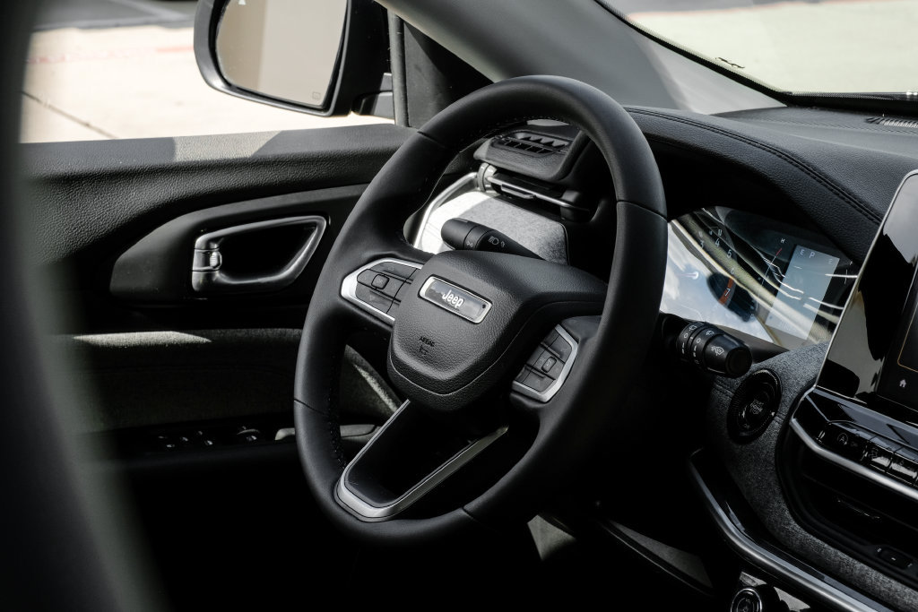 Used 2022 Jeep Compass Latitude AWD/4WD image 24