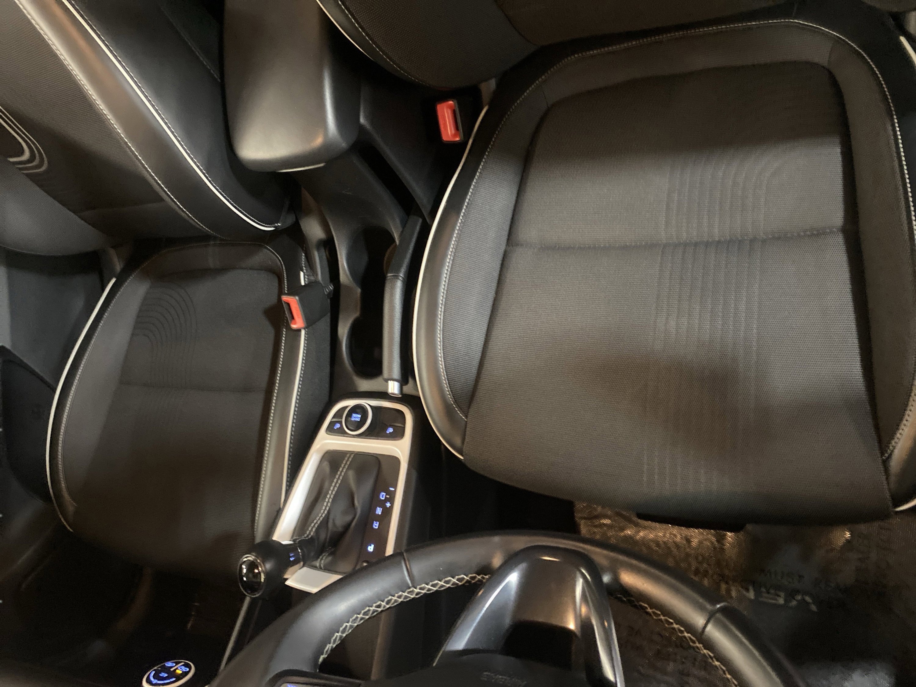 Used 2022 Hyundai Venue Limited image 14