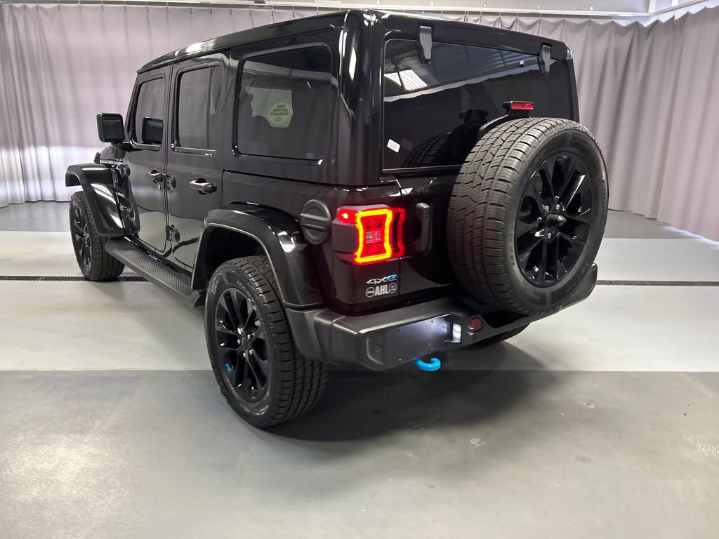 Used 2022 Jeep Wrangler Unlimited Sahara w/ Cold Weather Group image 5