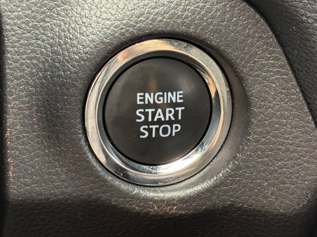 Used 2025 Toyota RAV4 XLE FWD image 22