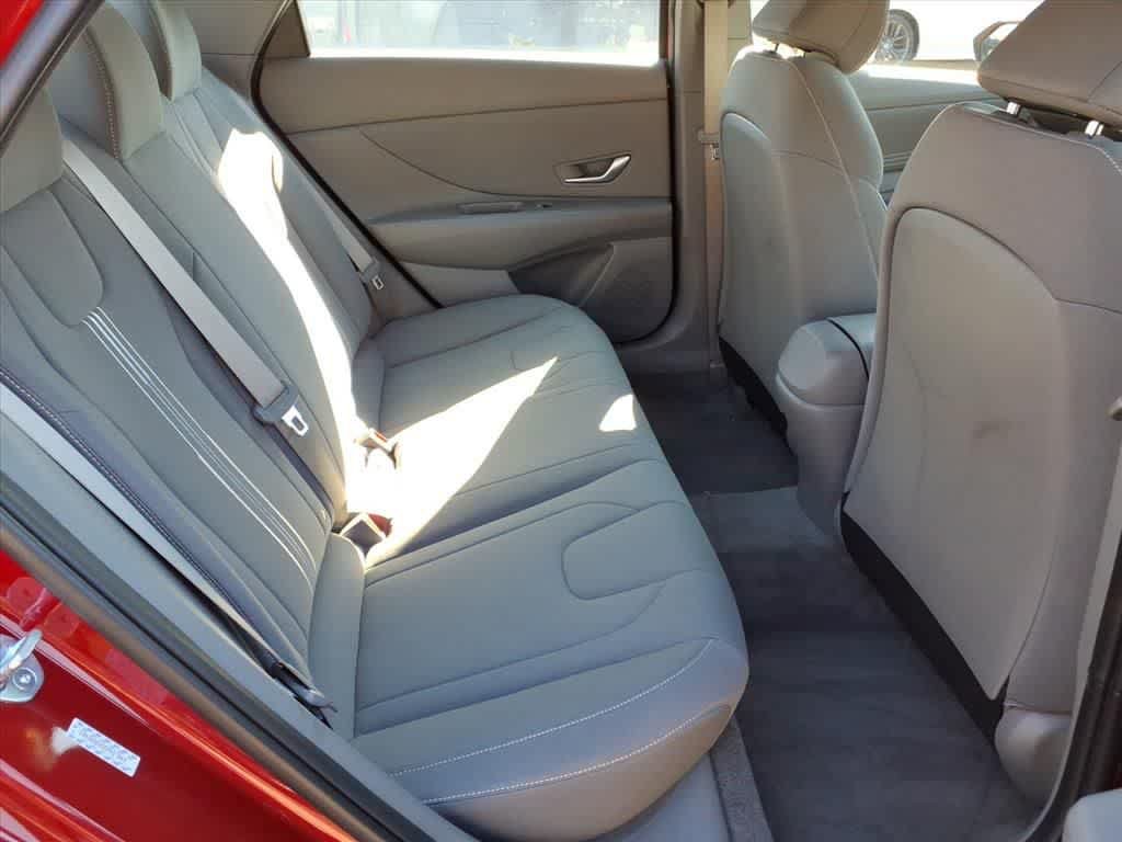 Used 2023 Hyundai Elantra SEL w/ Convenience Package FWD image 11
