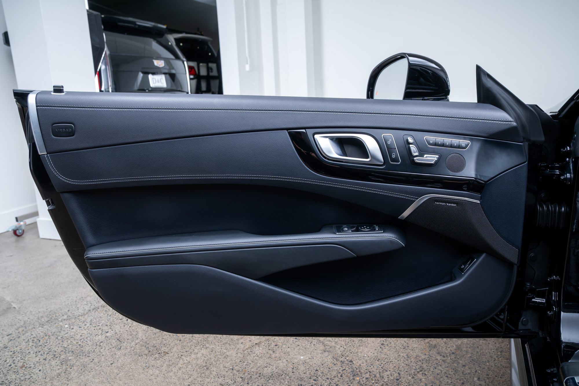 Used 2019 Mercedes-Benz SL 550 image 16