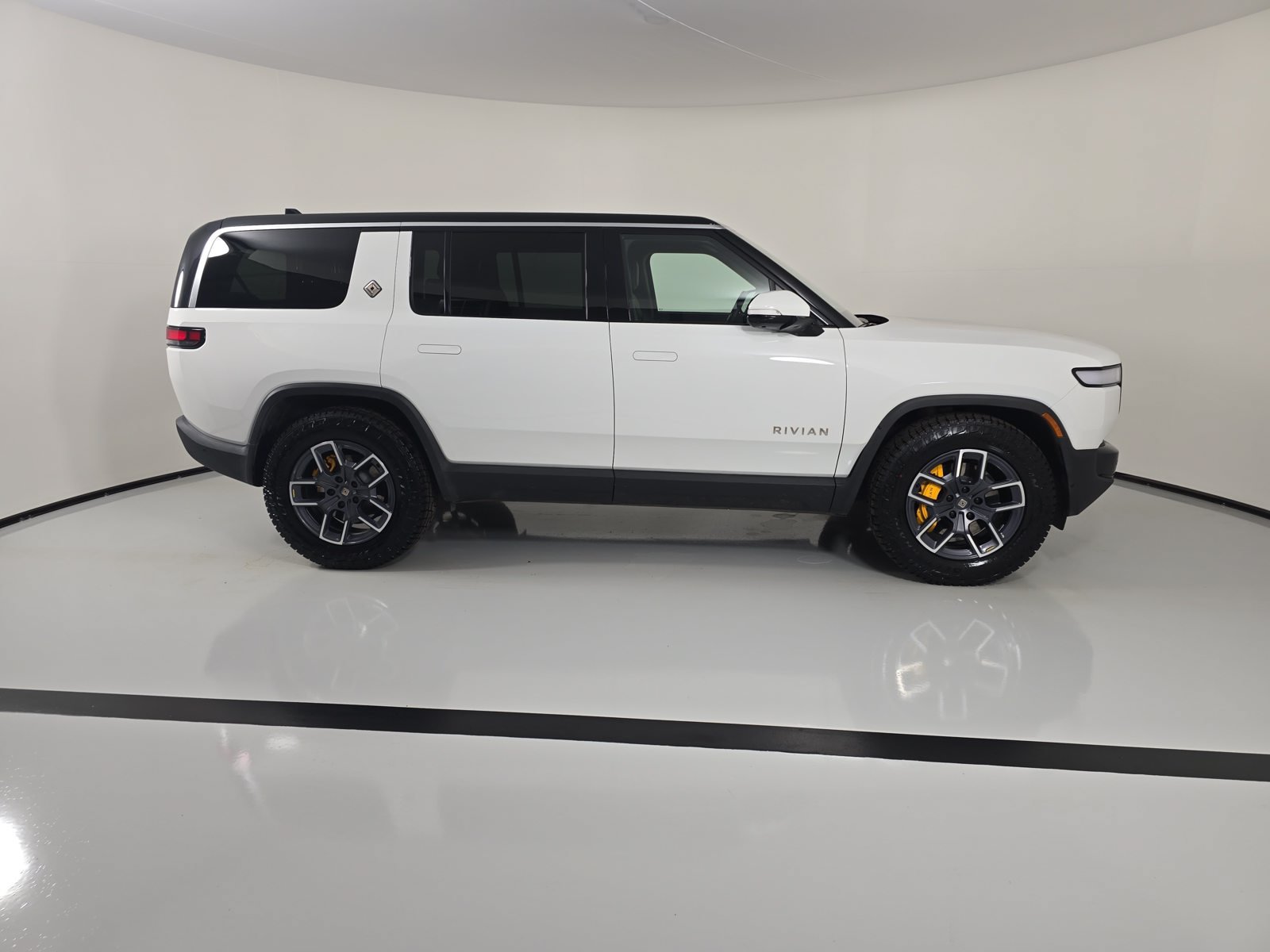 Used 2022 Rivian R1S Launch Edition Quad AWD/4WD image 6