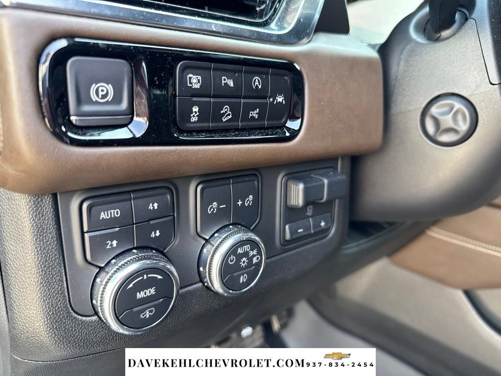 Used 2025 GMC Yukon XL Denali Ultimate w/ LPO, Illumination Package AWD/4WD image 13