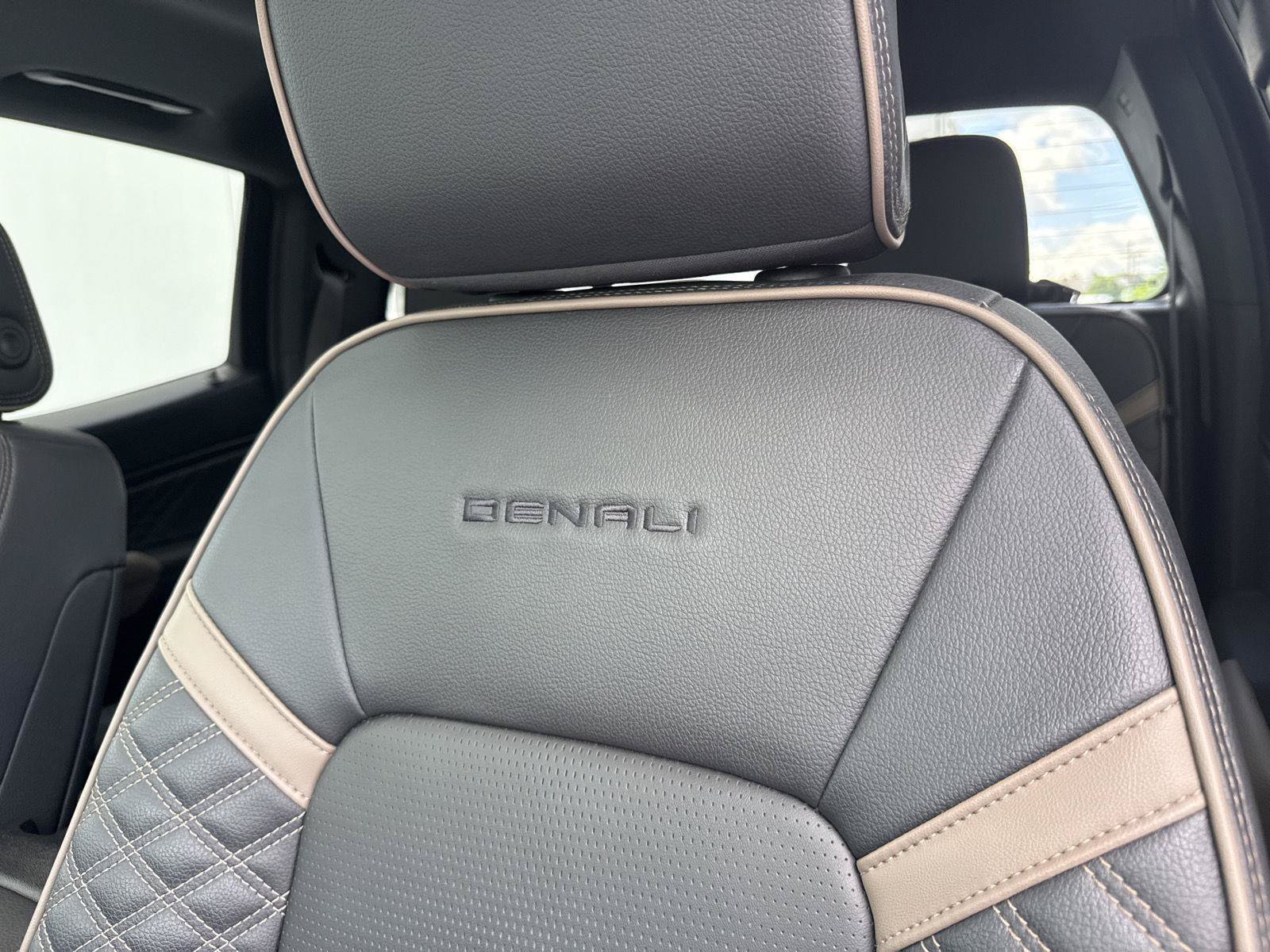 Used 2024 GMC Canyon Denali AWD/4WD image 18