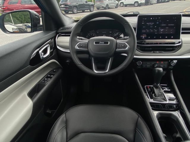 Used 2025 Jeep Compass Limited AWD/4WD image 28