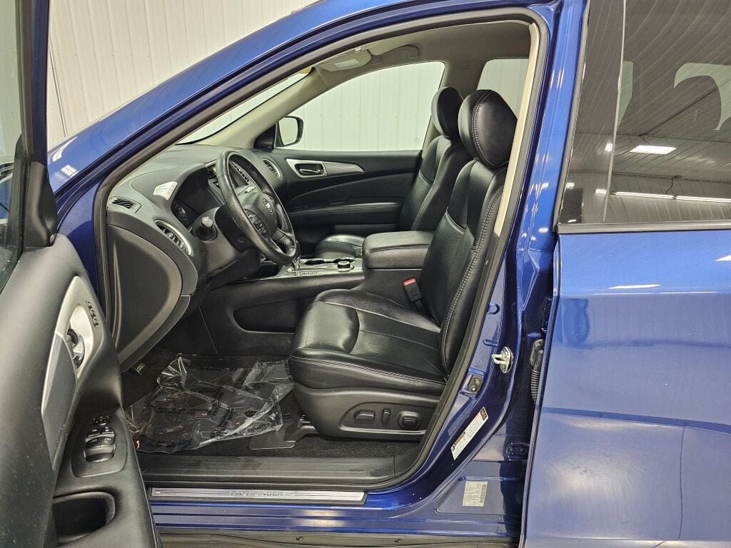 Used 2020 Nissan Pathfinder SL AWD/4WD image 11