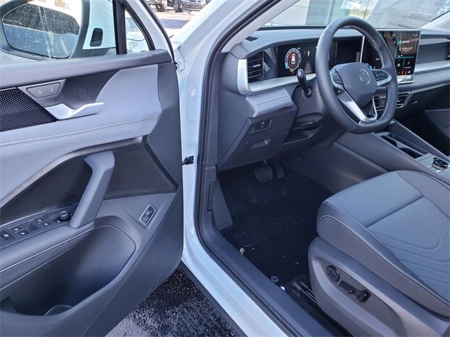 New 2025 Volkswagen Tiguan SE image 6