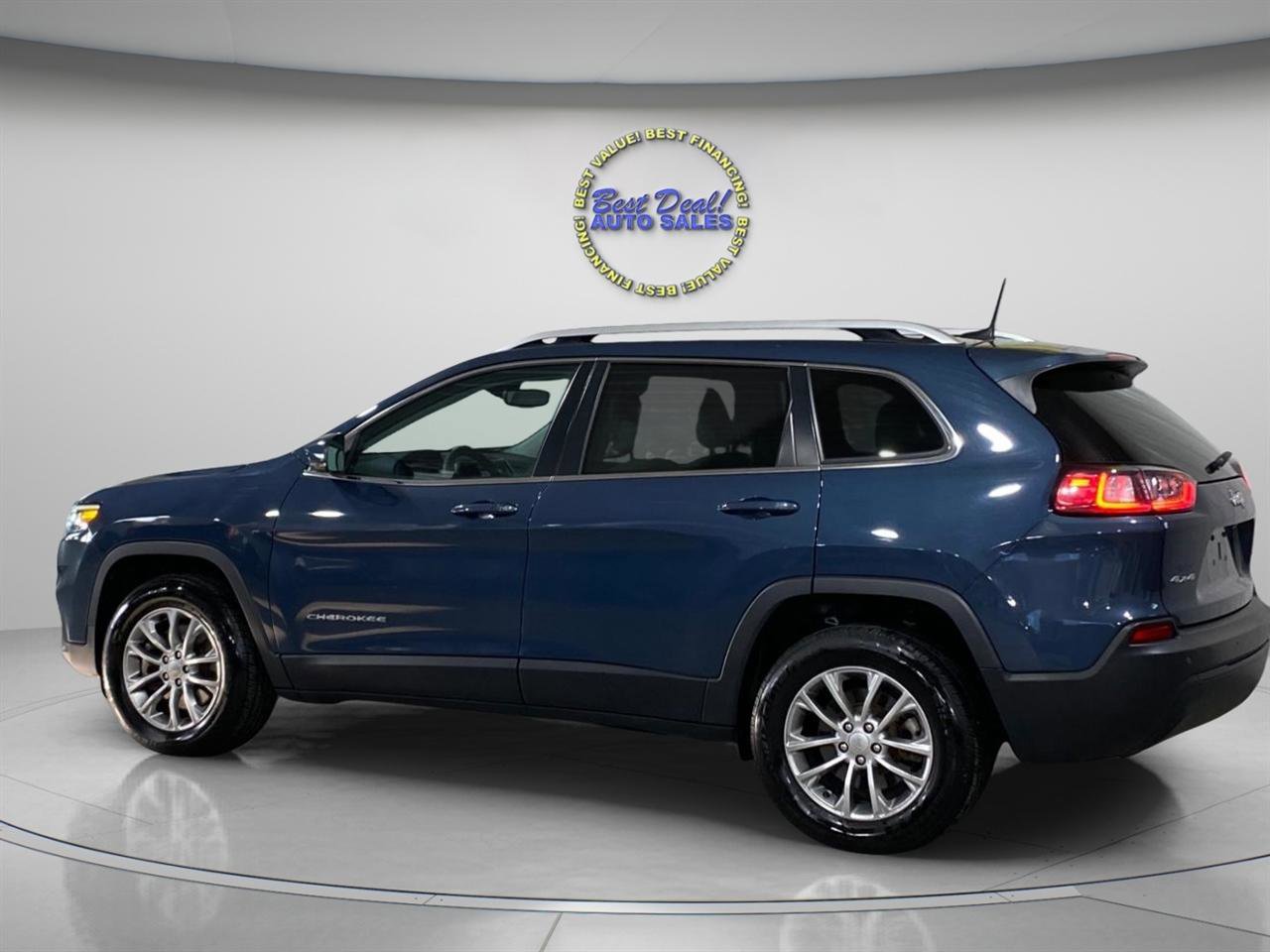Used 2021 Jeep Cherokee Latitude Plus AWD/4WD image 4