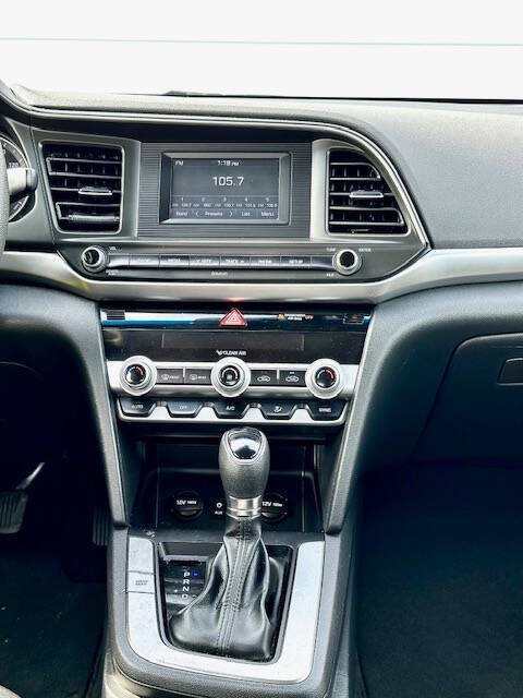 Used 2020 Hyundai Elantra SE w/ Cargo Package (C1) FWD image 17