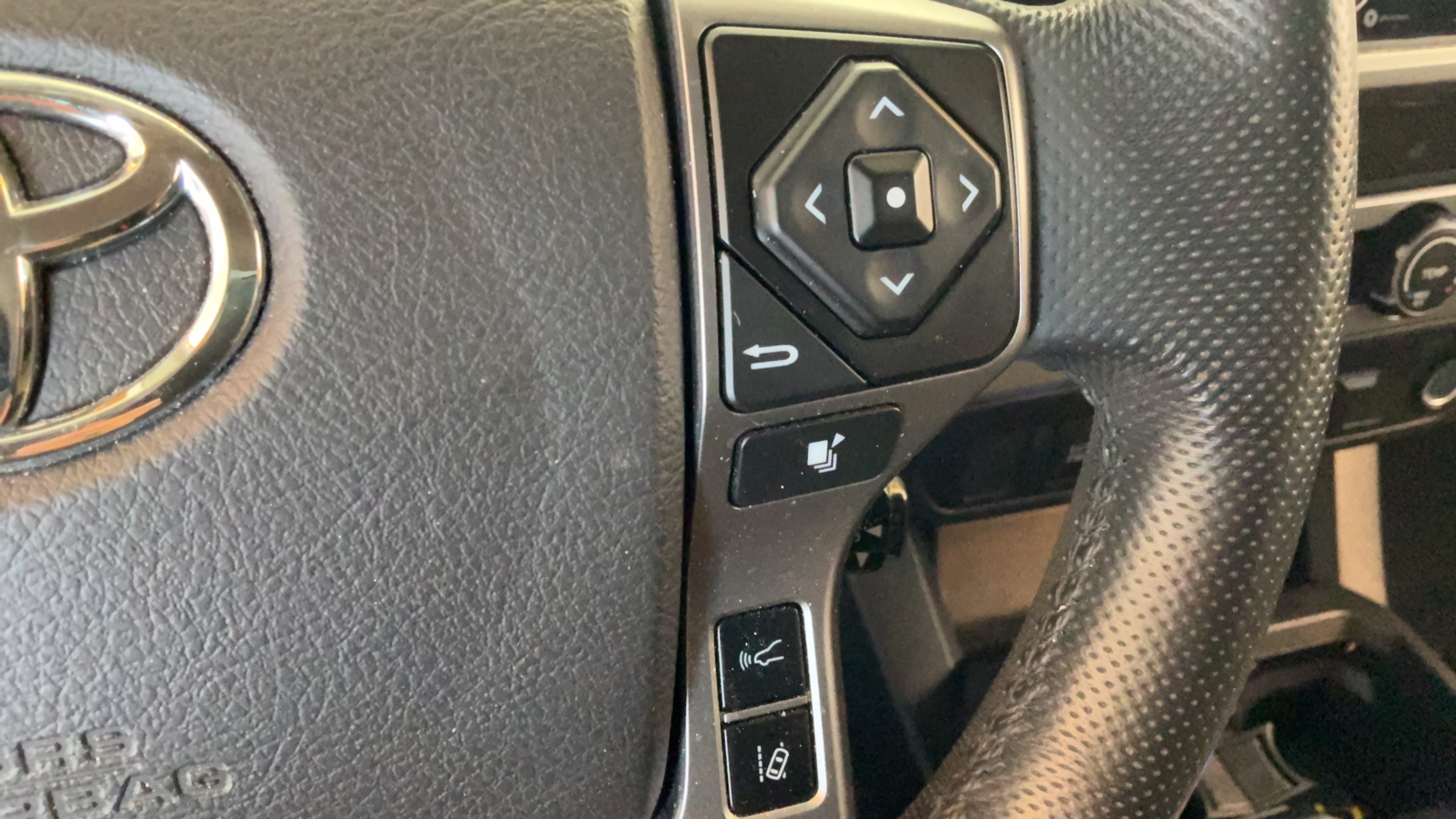 Used 2021 Toyota Tacoma SR5 RWD image 14