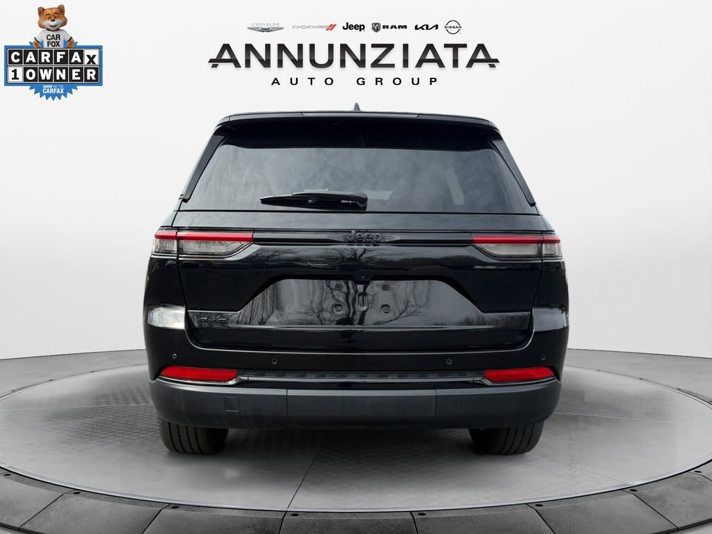 Used 2023 Jeep Grand Cherokee Altitude image 4