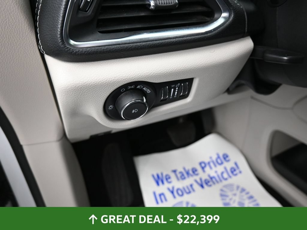 Used 2023 Chrysler Pacifica Limited FWD image 31