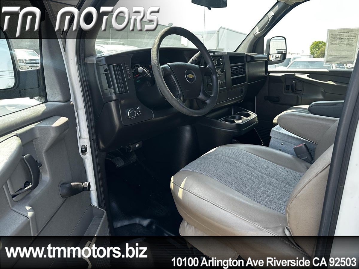 Used 2011 Chevrolet Express 2500 RWD image 6