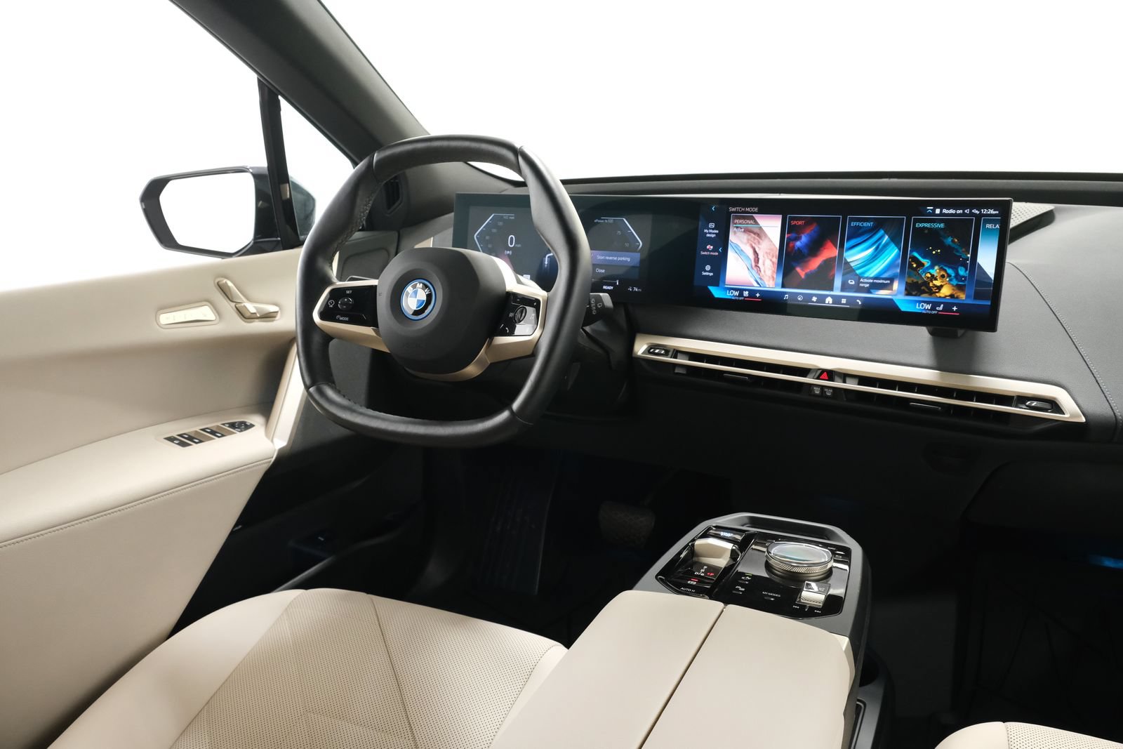 Used 2024 BMW iX xDrive50 w/ Premium Package AWD/4WD image 10