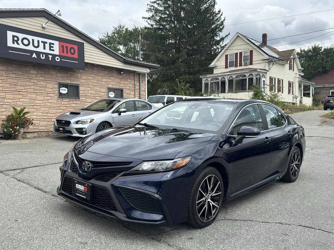 Used 2022 Toyota Camry SE FWD image 2