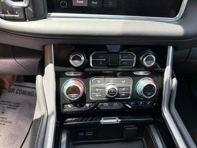 Used 2024 GMC Yukon Denali AWD/4WD image 12