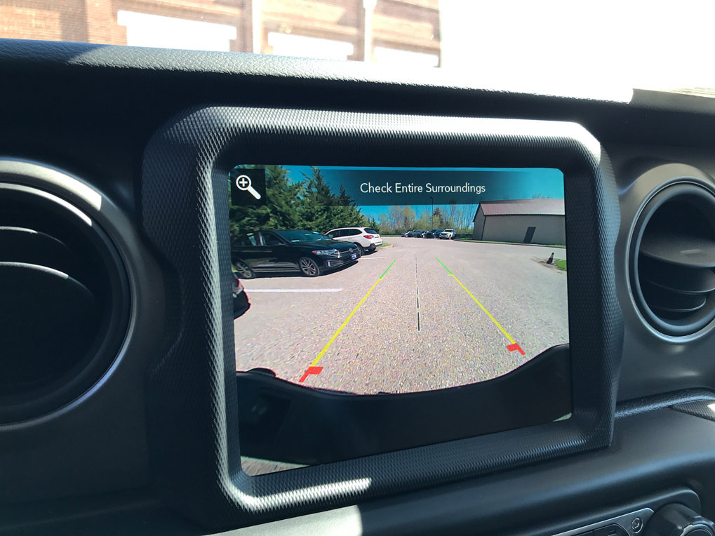 Used 2022 Jeep Gladiator Willys AWD/4WD image 19