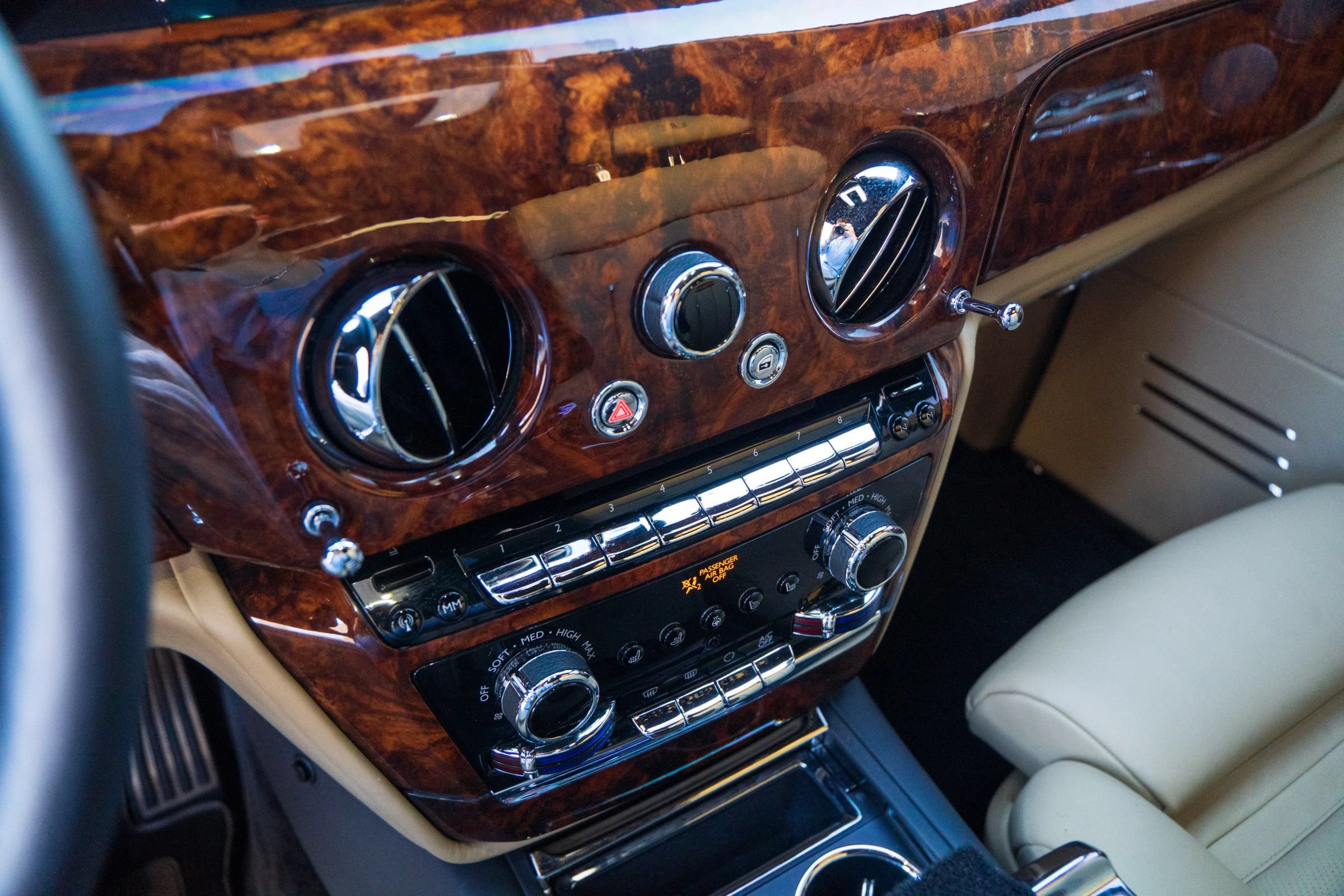 Used 2018 Rolls-Royce Phantom Extended Wheelbase RWD image 33