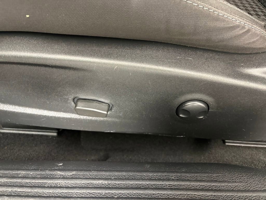 Used 2022 Dodge Challenger SXT w/ Blacktop Package image 14