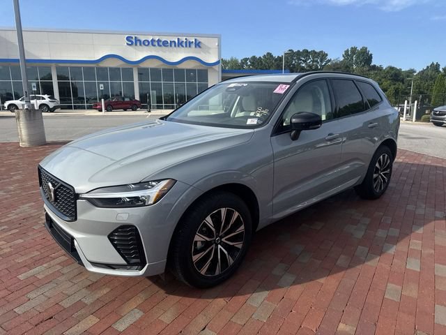 Used 2025 Volvo XC60 B5 Core w/ Protection Package Premier AWD/4WD image 4