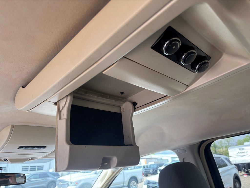 Used 2010 Dodge Grand Caravan SXT FWD image 24