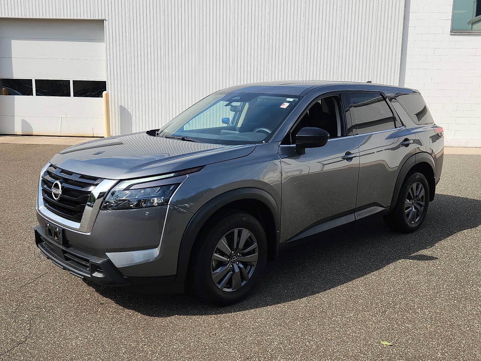 Used 2024 Nissan Pathfinder S AWD/4WD image 3