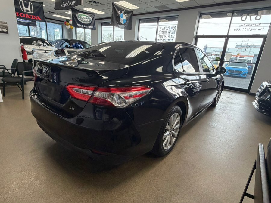 Used 2018 Toyota Camry LE FWD image 11