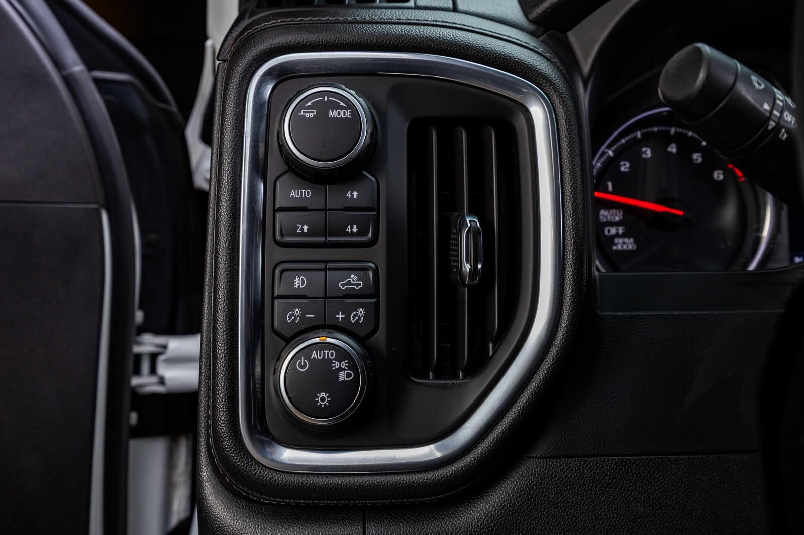 Used 2020 Chevrolet Silverado 1500 RST AWD/4WD image 17