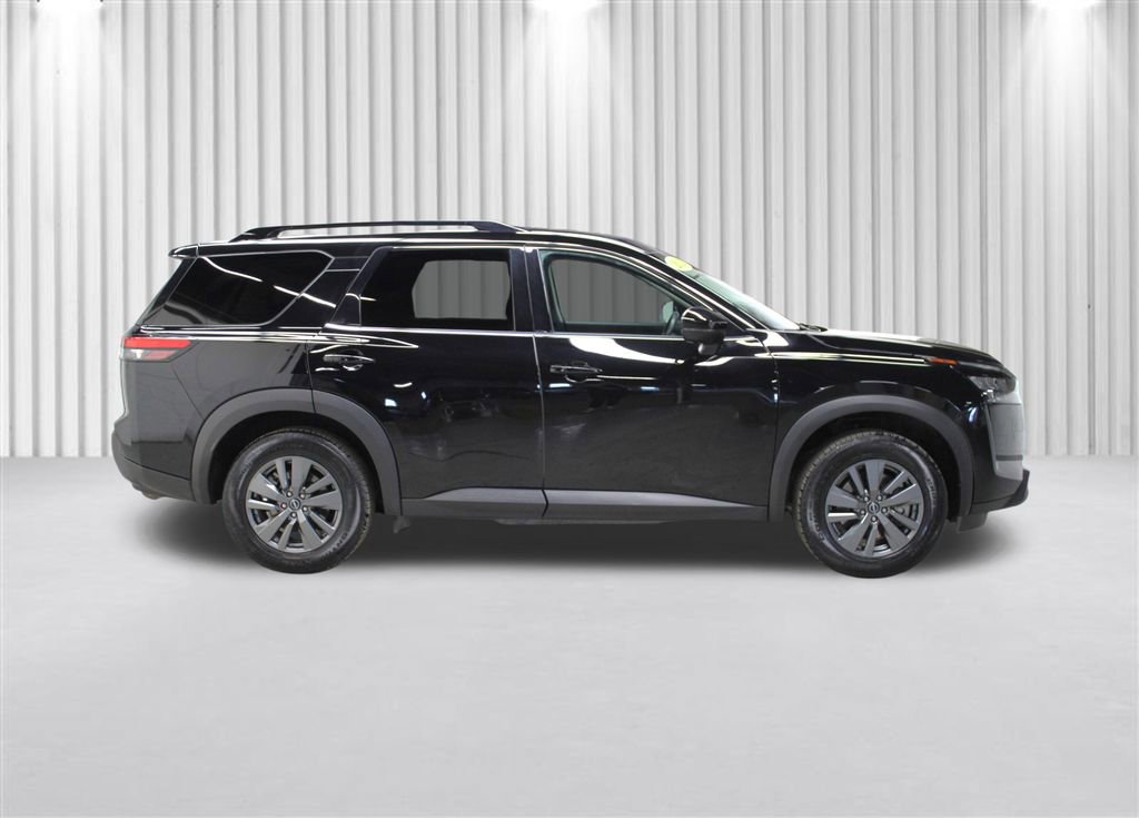 Used 2025 Nissan Pathfinder SV AWD/4WD image 2