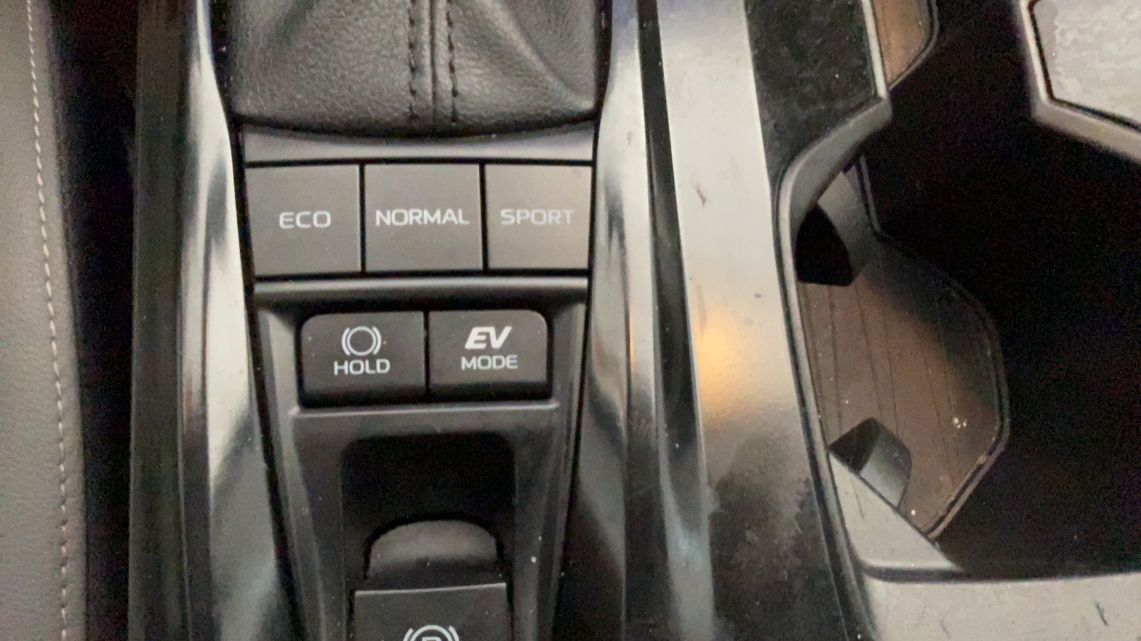 Used 2025 Toyota Camry SE w/ Convenience Package FWD image 13