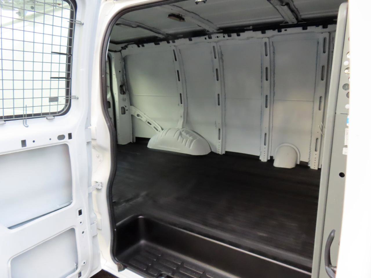 Used 2015 Chevrolet Express 2500 RWD image 19