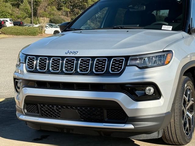 Used 2025 Jeep Compass Limited image 10