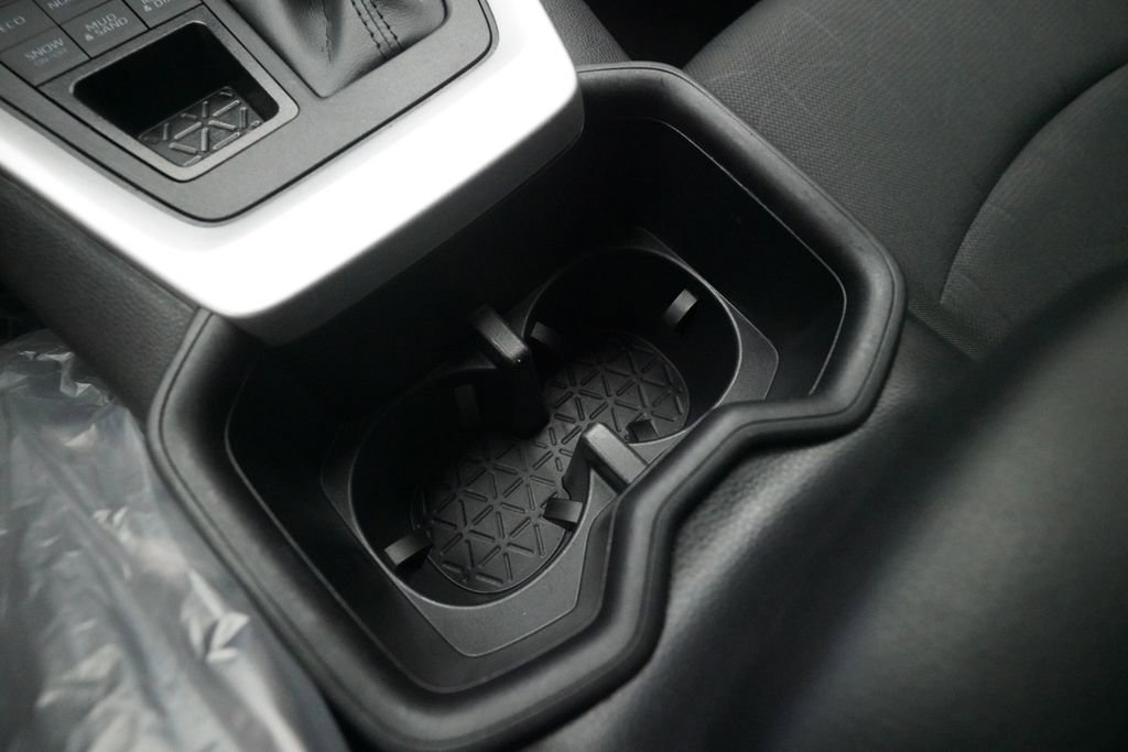 Used 2025 Toyota RAV4 XLE image 18