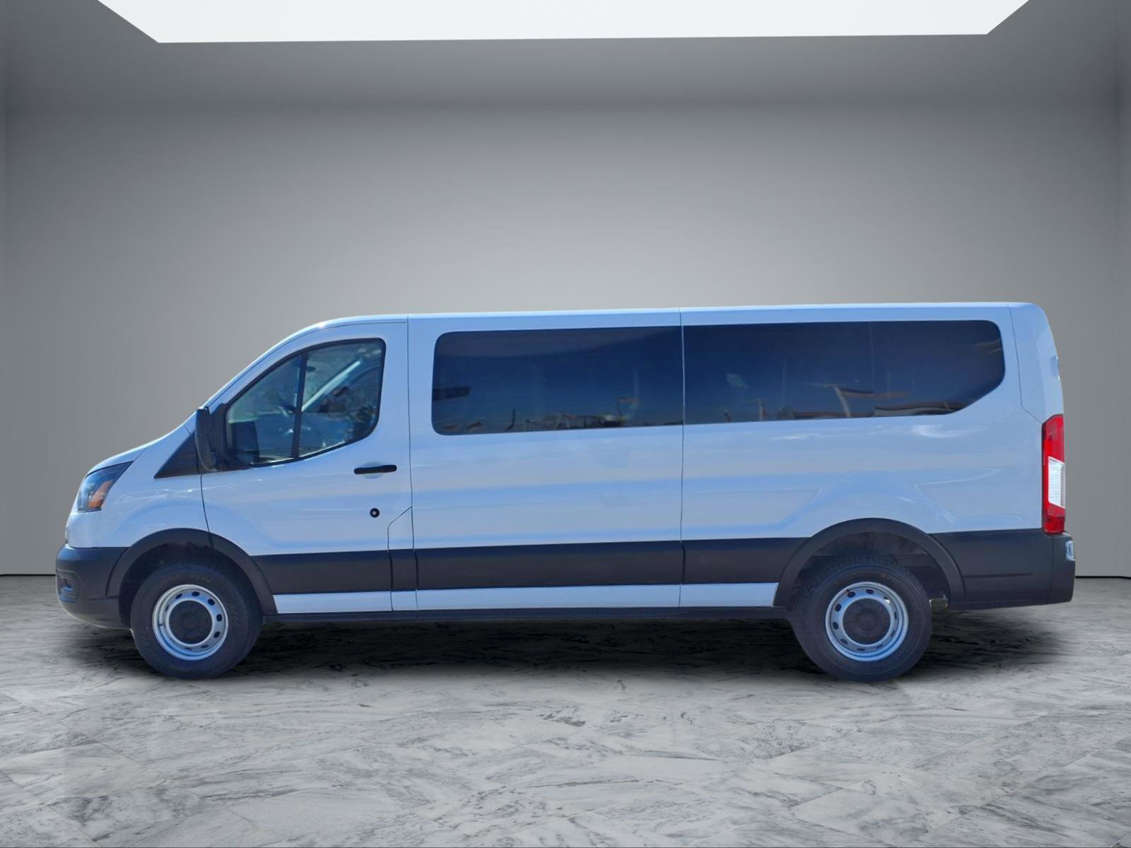 Used 2023 Ford Transit 350 XL image 4