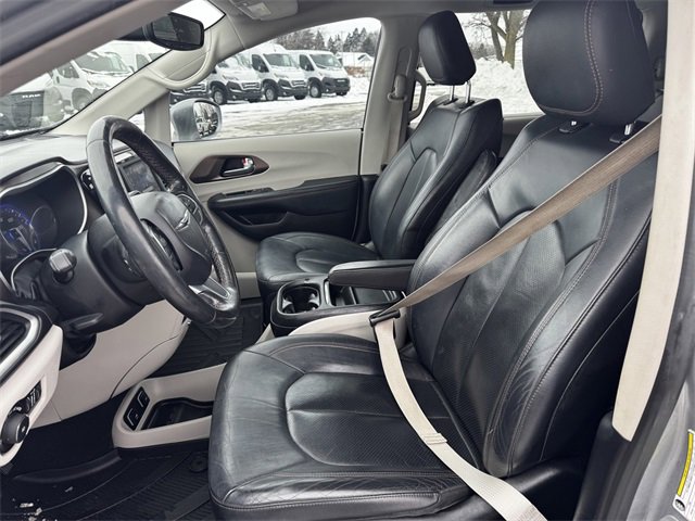 Certified 2019 Chrysler Pacifica Touring-L image 23