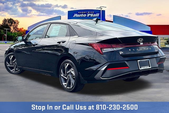 New 2025 Hyundai Elantra SEL image 3