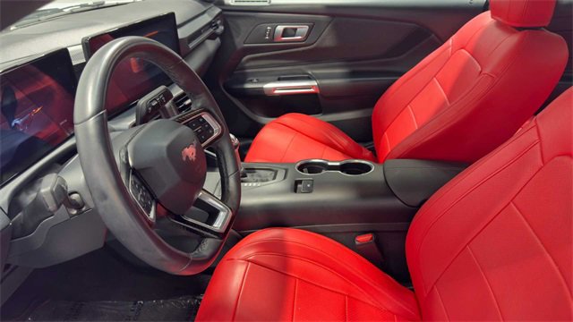 Used 2025 Ford Mustang Coupe image 18