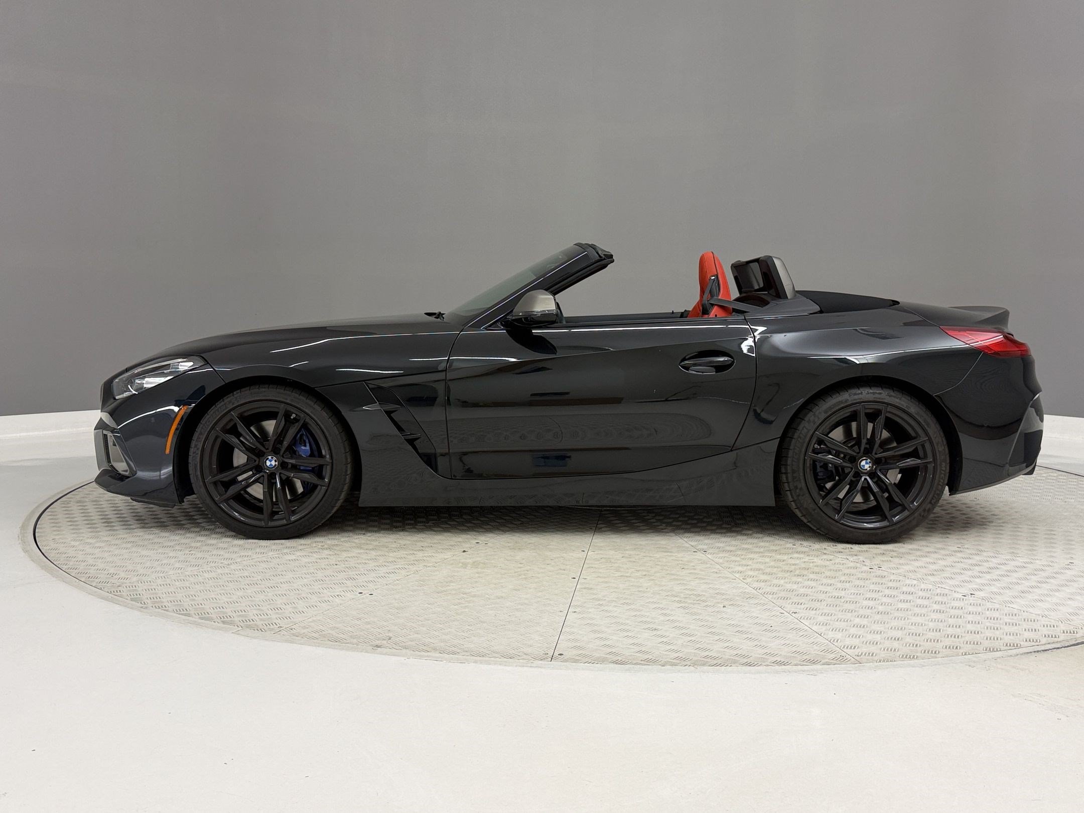 Used 2024 BMW Z4 M40i w/ Premium Package RWD image 2