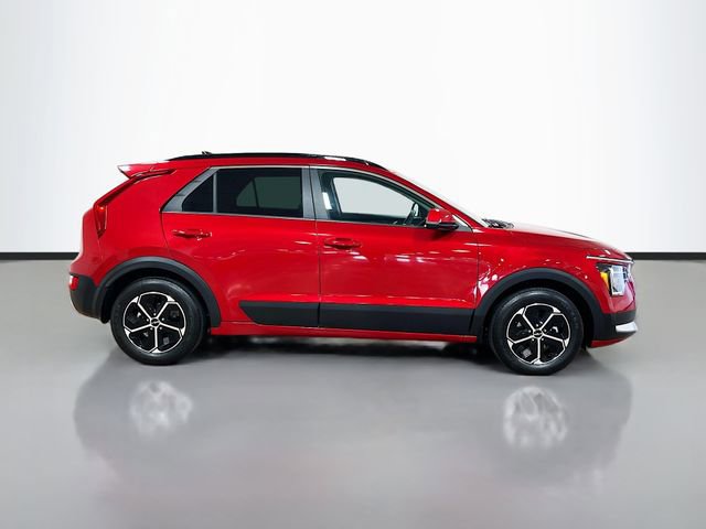Used 2024 Kia Niro LX image 8
