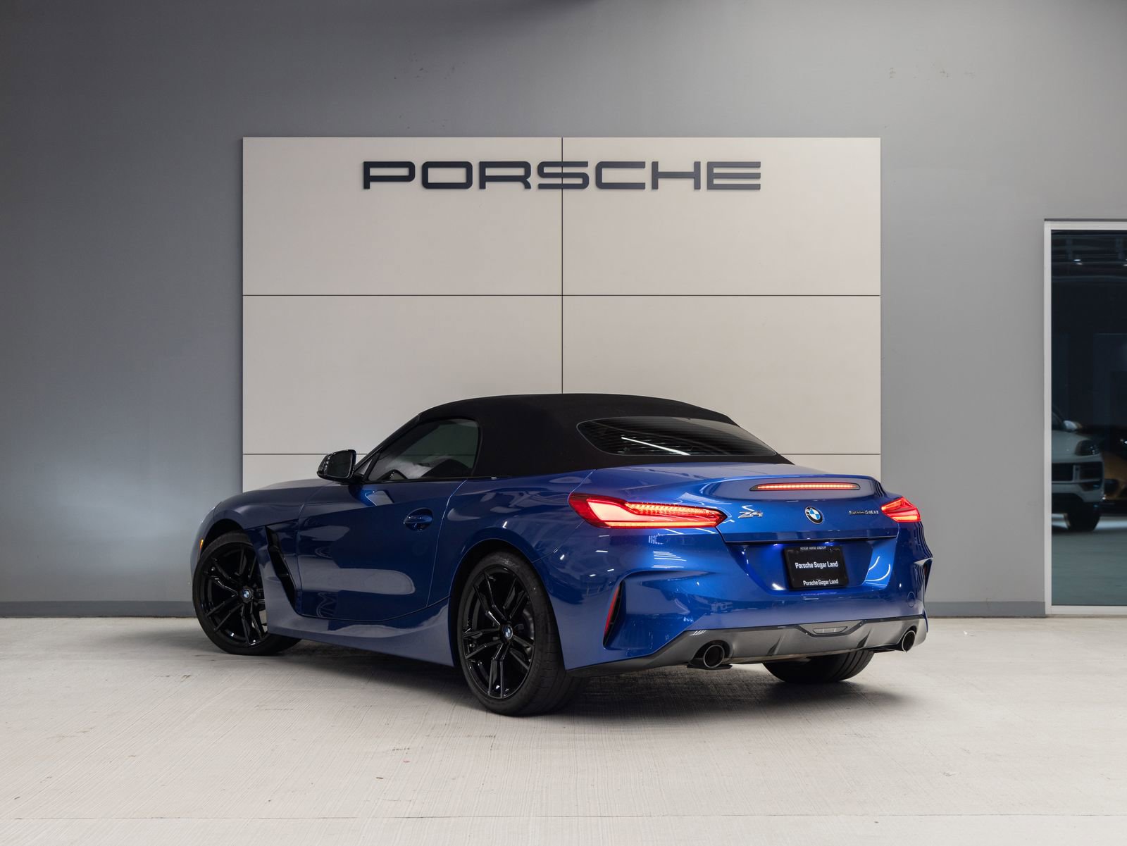 Used 2023 BMW Z4 sDrive30i w/ Shadowloine Package image 3