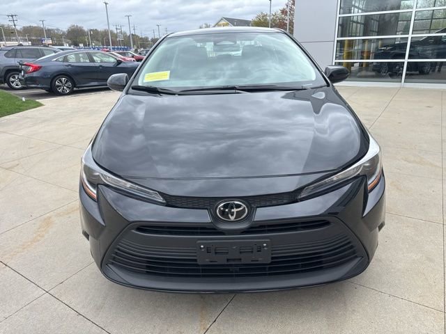 Used 2025 Toyota Corolla LE FWD image 2