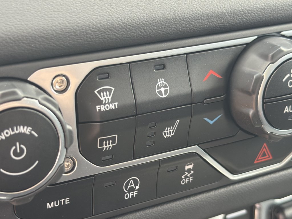 Used 2024 Jeep Gladiator Rubicon w/ Technology Group AWD/4WD image 30