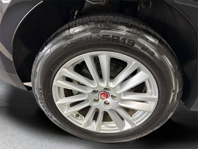 Used 2019 Jaguar F-PACE Prestige image 42