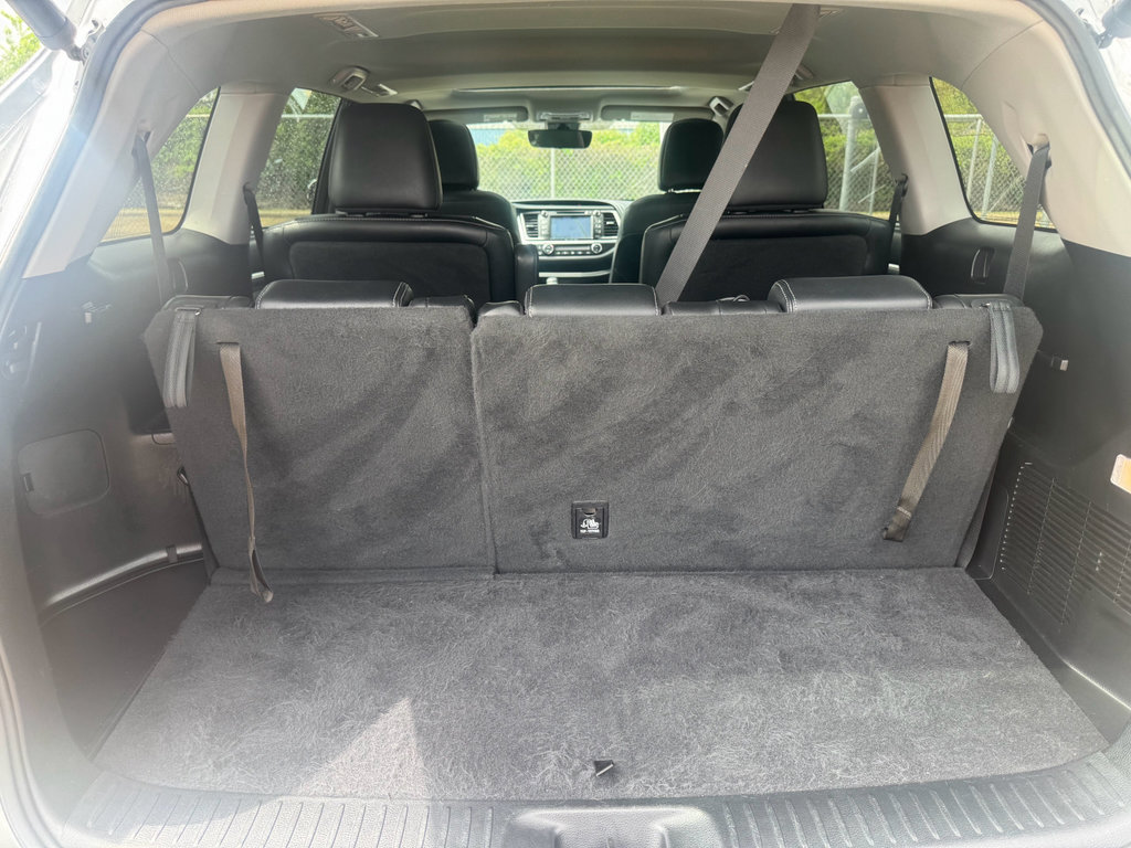 Used 2017 Toyota Highlander SE FWD image 28